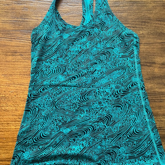 Lululemon tanks - Picture 5 of 9